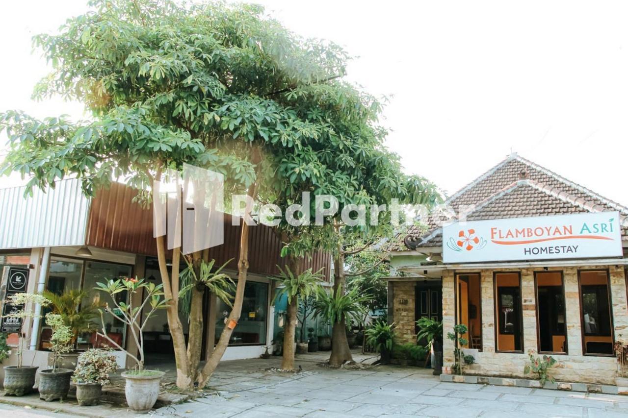 Hotel Flamboyan Asri Syariah Mitra Reddoorz Near Kampung Inggris Pare Exteriér fotografie